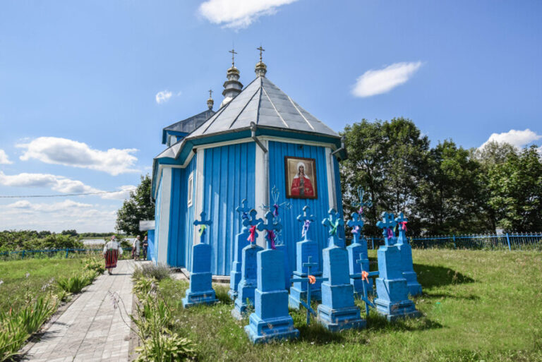 Фото: Людмила Герасимюк, Олена Лівіцька (село Острів’я).