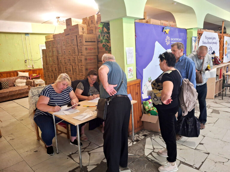 7. Wasslyiwka Community Centre in Zaporizhzhia Residents register for assistance 1 September 2024
