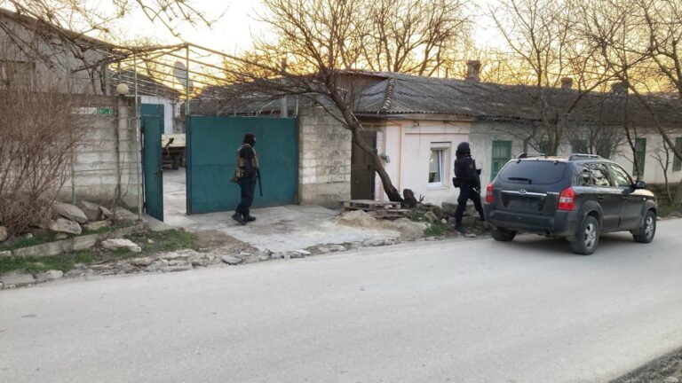 2. Regular searches in the homes of Crimean Tatars in occupied Crimea. Photo_ Crimean Solidarity