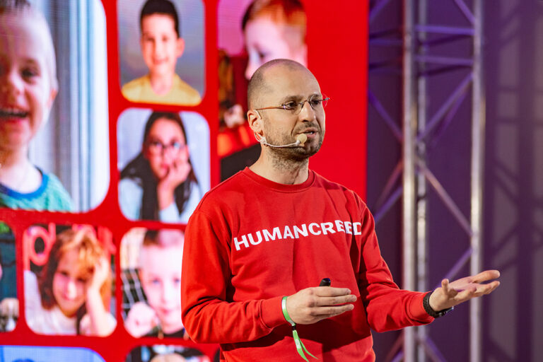 IT-підприємець Андрій Таганський, який разом з командою створив соціальний проєкт Creed, під час виступу на Lviv IT Arena 2024