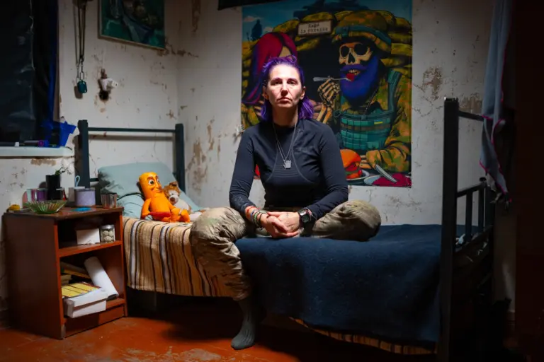 Olena Rysch, eine Einsatzsanitäterin (Combat Medic) des Regiments „Nemesis“. Region Donezk. November 2025. Projekt „Interviews mit Militärangehörigen“. Foto: Karyna Piljuhina.