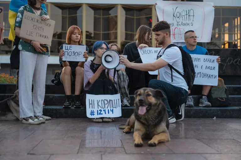 Мирний протест проти тиску на САП і НАБУ в Луцьку. Фото: Софія Соляр.