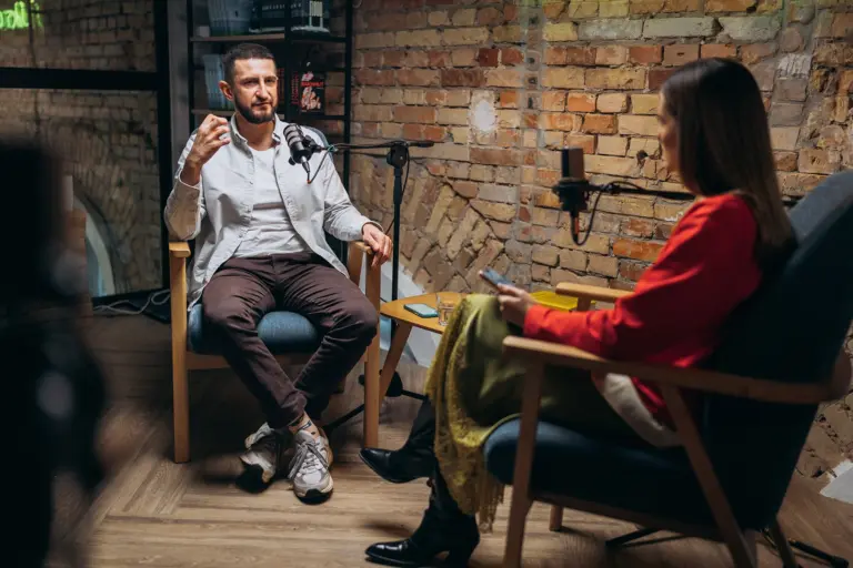 Алім Алієв та Юлія Тимошенко під час запису інтерв'ю для Ukrainer. Фото: Андрій Якименко.