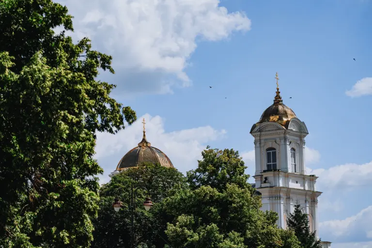 Свято-Троїцький собор на Театральному майдані Луцька — пам'ятка архітектури національного значення. Фото: Софія Соляр.