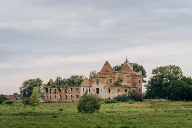 Костел у Кисилині. Фото: Софія Соляр.