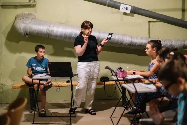 Навчальний процес в укритті в Нових Петрівцях. Фото: Катерина Лащикова.